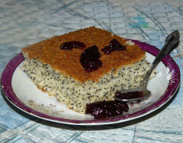 Манник с яблоками и маком