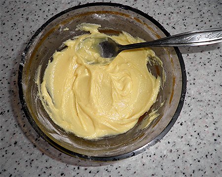Смесь из желтка и борной кислоты