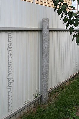 Забор из профнастила со столбами из асбоцементных труб
