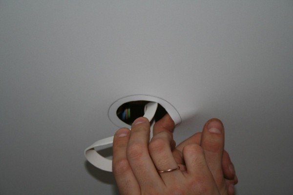 Как осуществить монтаж натяжного потолка самому подробные рекомендации и советы, видео (осуществить, монтаж, натяжной, потолок, подробный) осуществить