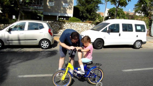 обучение ребёнка езде на велосипеде