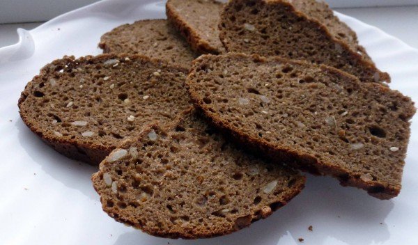 Чёрный ржаной хлеб для шарлотки