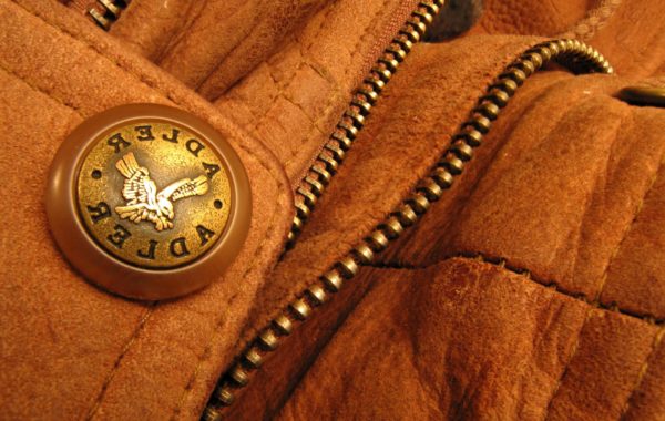 Чем и как отстирать кровь с одежды и белья в домашних условиях, способы стирки руками или в (отстирать, кровь, одежда, белье, домашний, стирка) стирка