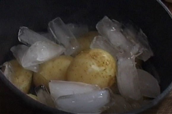 охлаждение картошки с помощью холодной воды