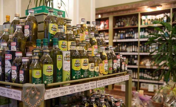 Оливковое масло в магазине