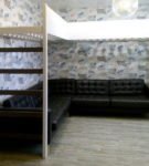 Угловой вариант кровати-чердака с диваном