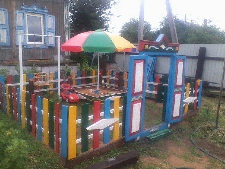 Детская площадка своими руками из подручных материалов (фото)