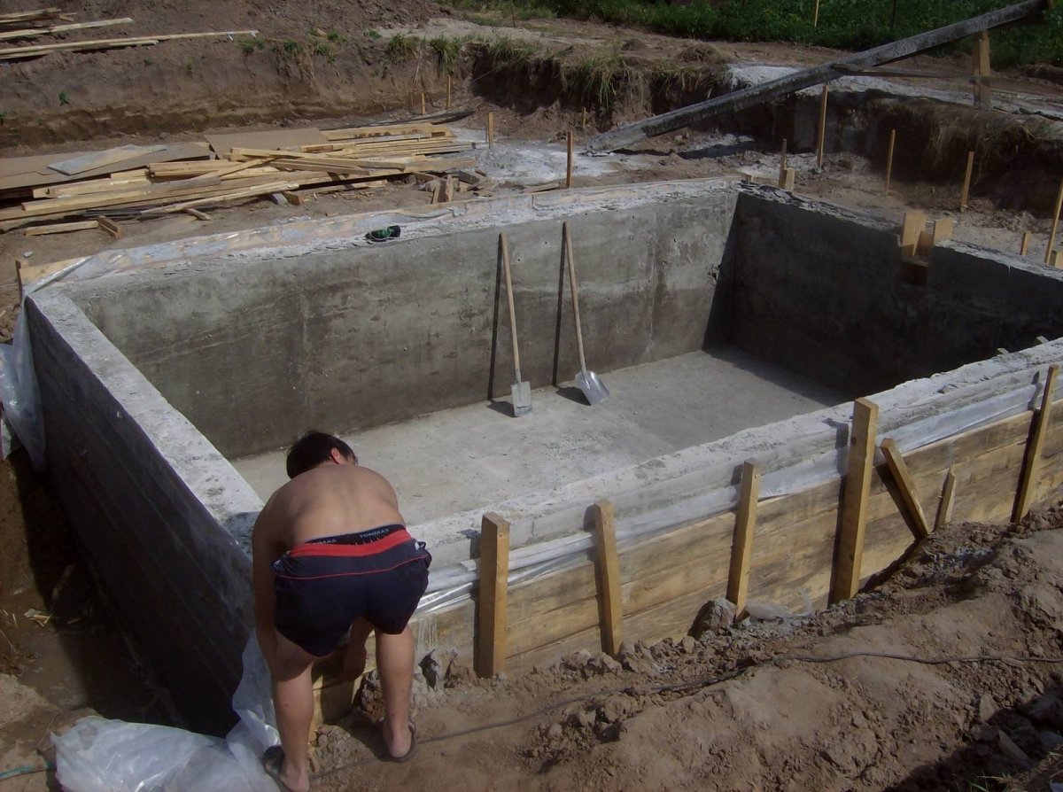 как построить бассейн из бетона