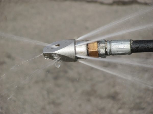 Водяной аппарат для избавления от засоров