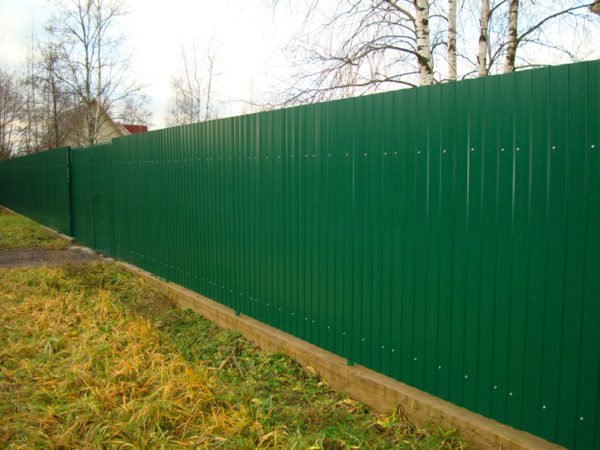 Забор из профнастила с полимерным покрытием