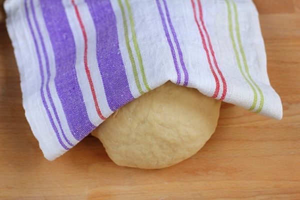 Тесто под полотенцем