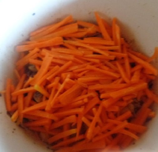 Морковь для плова с луком и мясом