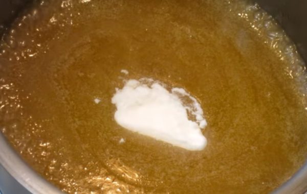 Сода в медовой смеси