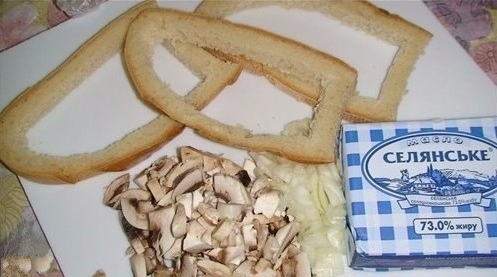хлеб, масло, грибы и лук