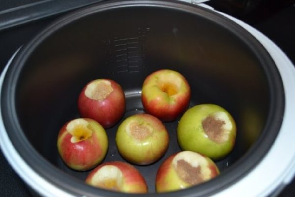 Яблоки в мультиварке