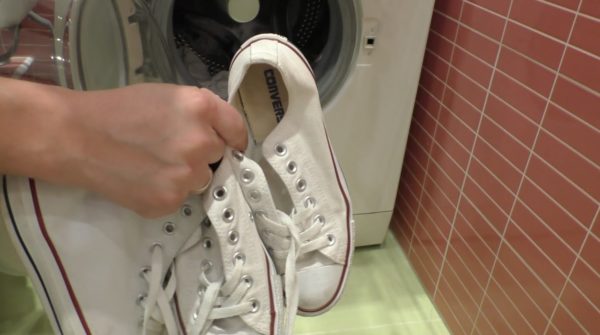 кроссовки в стиральной машинке