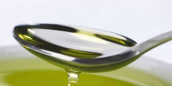 Оливковое масло в ложке
