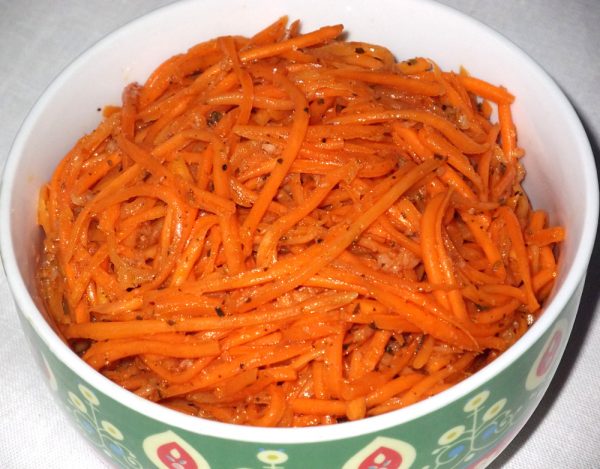 Морковь и лук с приправами