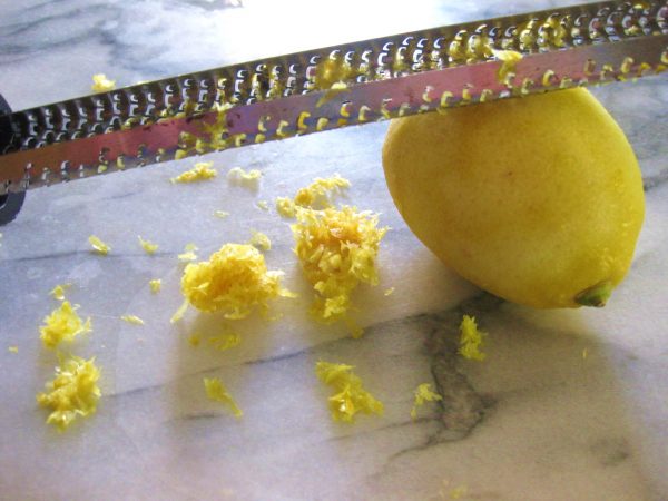 Снятие цедры с лимона