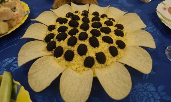 Салат Подсолнух с чипсами классический рецепт с фото и видео (салат, подсолнух, чипсы, классический, рецепт) салат