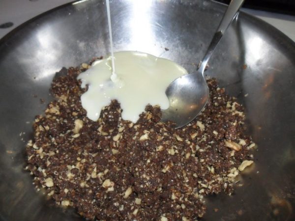 Сгущённое молоко в печенье с маслом и какао