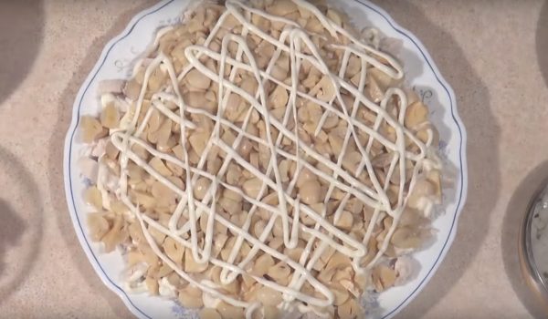 Салат Подсолнух с чипсами классический рецепт с фото и видео (салат, подсолнух, чипсы, классический, рецепт) классический