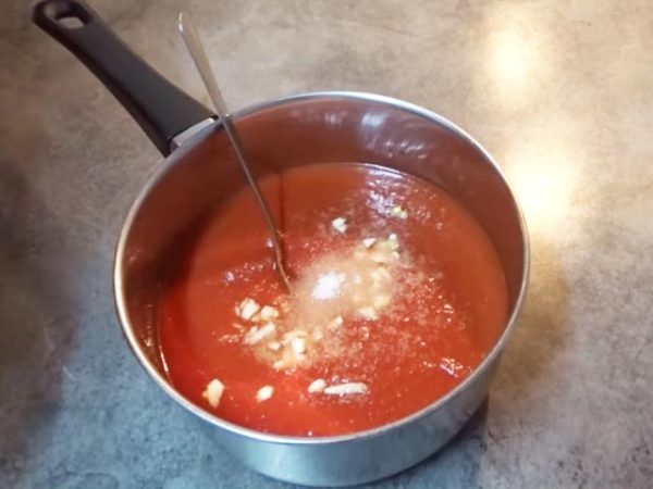 Томатный соус с чесноком