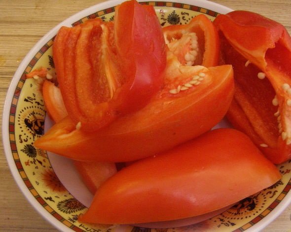 Нарезанный болгарский перец