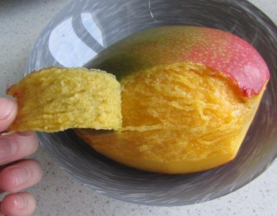 kak-pochistit-i-porezat-mango