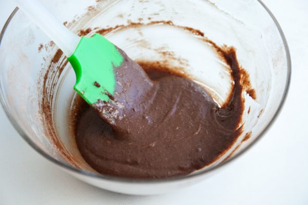 Готовое тесто для шоколадного кекса в кружке