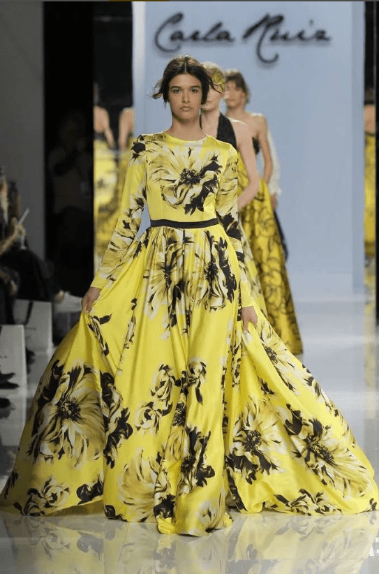 Жёлтое платье с цветами