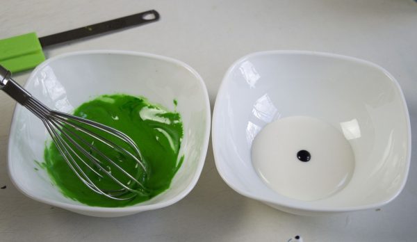 Окраска сахарной глазури зелёным пищевым красителем