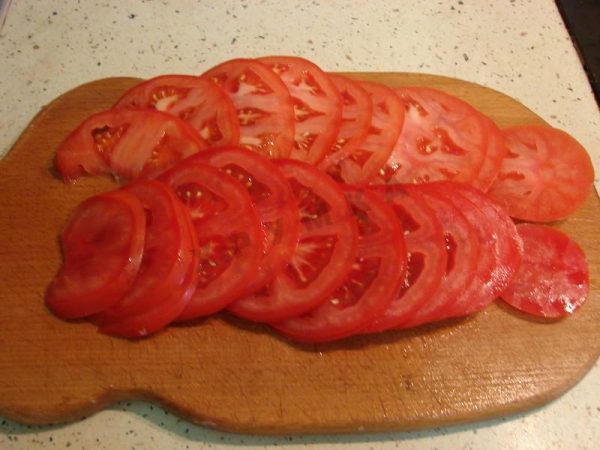 Нарезанные томаты
