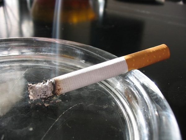 Дымящаяся сигарета