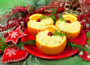 Вкусные и красиво оформленные салаты - неотъемлемая часть новогоднего застолья