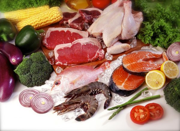 Разные виды мяса и овощей
