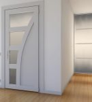Двери из алюминия в коридоре