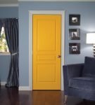 Жёлтая дверь