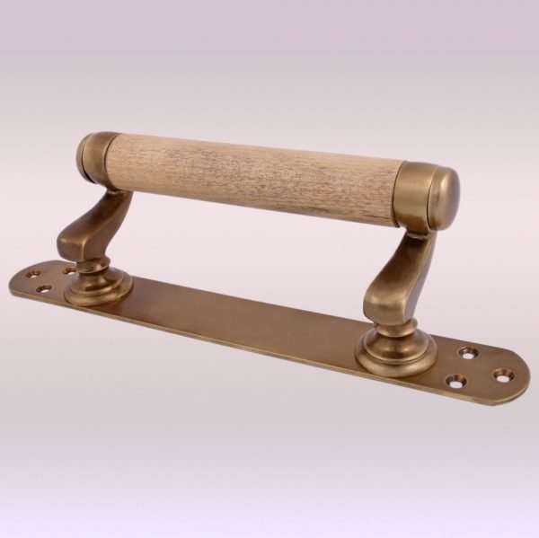 Стационарная ручка для деревянной технической двери