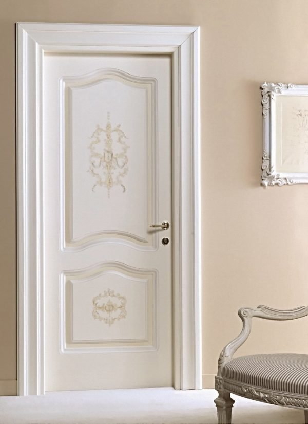 Белые межкомнатные двери с арочными филёнками