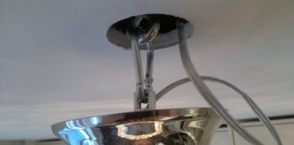 Установка люстры на крюк в гипсокартонный потолок