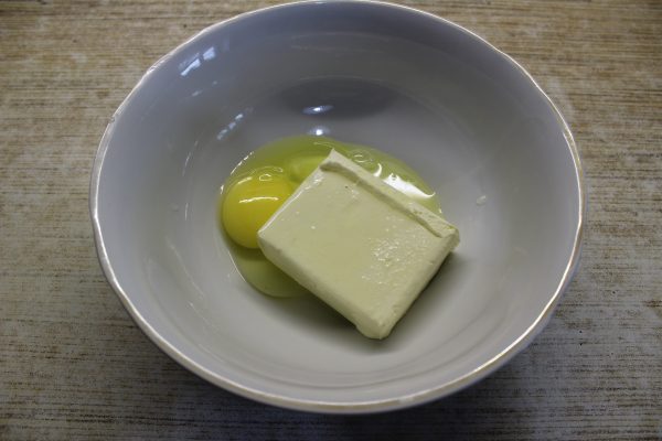 Яйцо и сливочное масло