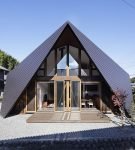 Японский дом с оригинальной крышей