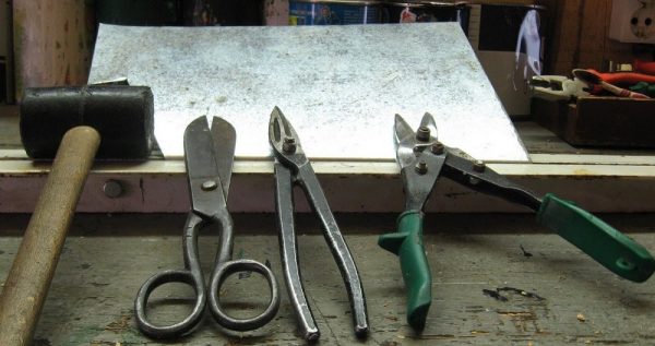 Инструменты для работы с листами оцинкованной стали
