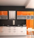Сочетание оранжевого и тёмно-серого цвета на кухне