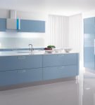 Голубой гарнитур в стиле минимализм на кухне