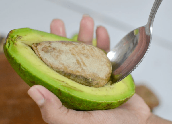 Удаление косточки авокадо
