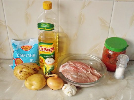 Продукты для приготовления мяса под картофельной шубой в духовке