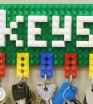 Ключница из Лего с висящими ключами
