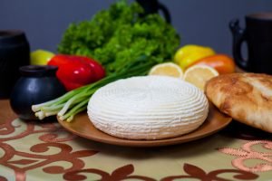 Домашний адыгейский сыр - полезный и вкусный продукт для всей семьи
